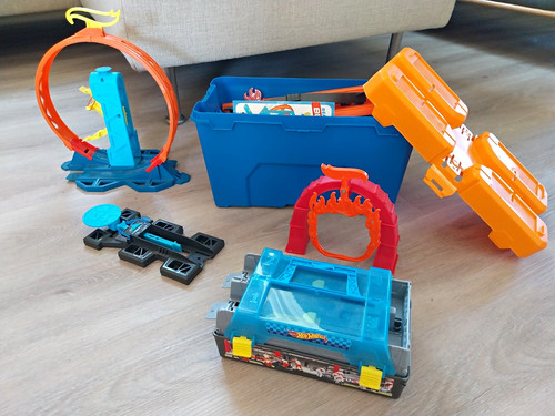 Hot wheels track - hot,